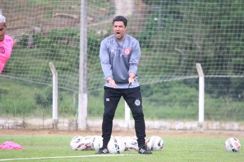 Felipe Moreira é o primeiro técnico a cair no Campeonato Catarinense