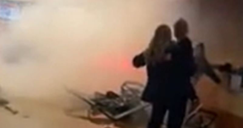 Carro invadiu sala de emergência de hospital nos EUA