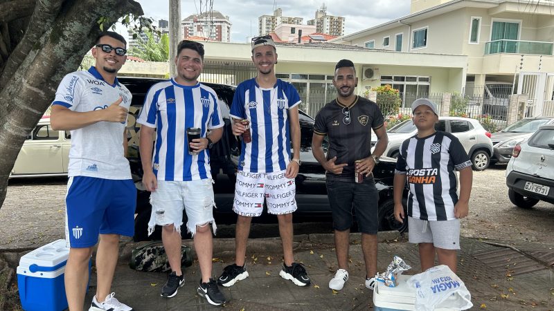 Clima de paz entre torcedores de Figueirense e Avaí - Foto: Ian Sell/ND