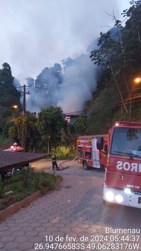 Caso aconteceu nas primeiras horas da manhã deste sábado (10), no bairro Garcia 