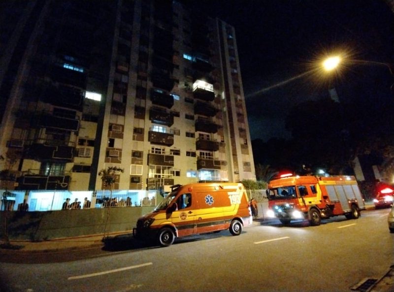 Princípio de incêndio atingiu apartamento de prédio no Trindade, em Florianópolis