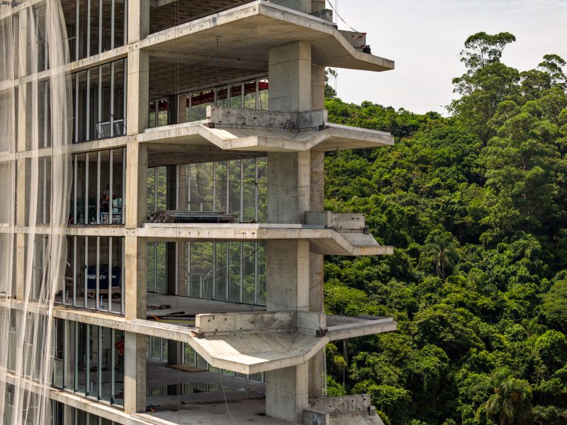 Obras do Infinitá Treehouse, em Itajaí