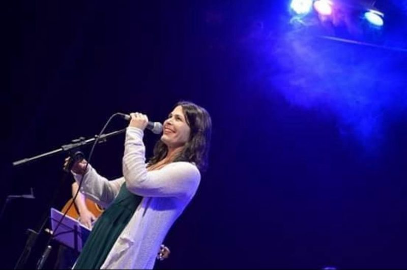 Cantora e musicista Ive Luna &eacute; o destaque da programa&ccedil;&atilde;o da Rede Sesc de Teatros, com shows gratuitos em sete cidades, come&ccedil;ando nesta ter&ccedil;a por Chapec&oacute; – Foto: instagram/reprodu&ccedil;&atilde;o