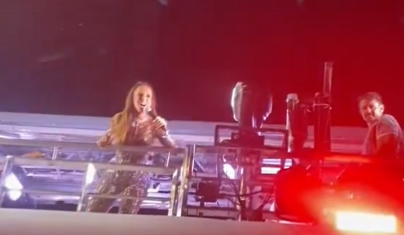 Ivete Sangalo em cima de trio elétrico