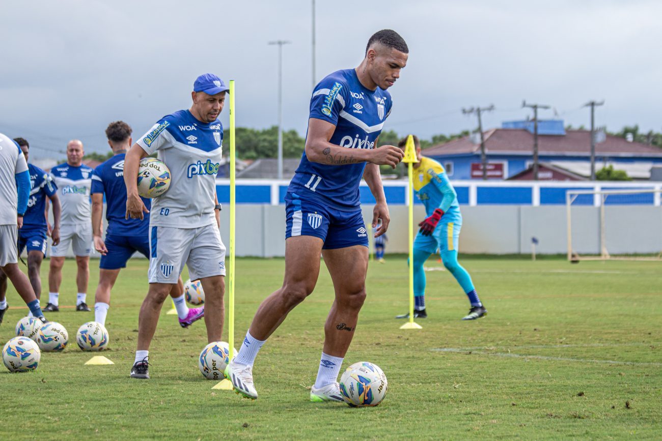 Jonathan Costa é uma baixa no Avaí