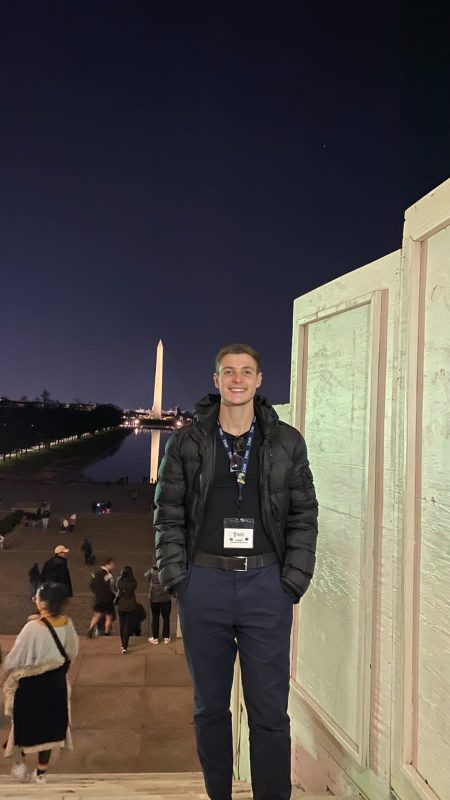 Lucas Theiss Luiz, estudante do Colégio Policial Militar de Blumenau, viajou para os EUA e teve a oportunidade de apresentar uma iniciativa social 