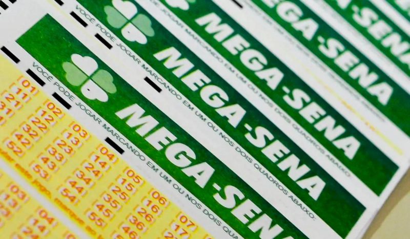 Imagem mostra vários bilhetes da Mega-Sena para apostadores
