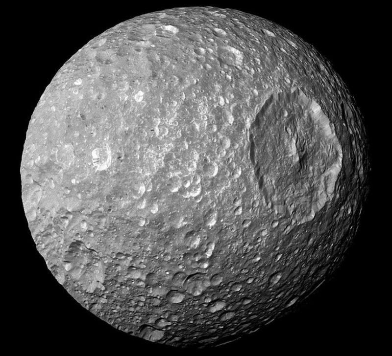 Outras luas podem tamb&eacute;m estar escondendo oceanos sob suas superf&iacute;cies – Foto: NASA/JPL-Caltech/