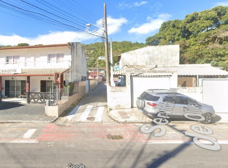 ponta das canas no Norte da Ilha; obra irregular em Florianópolis