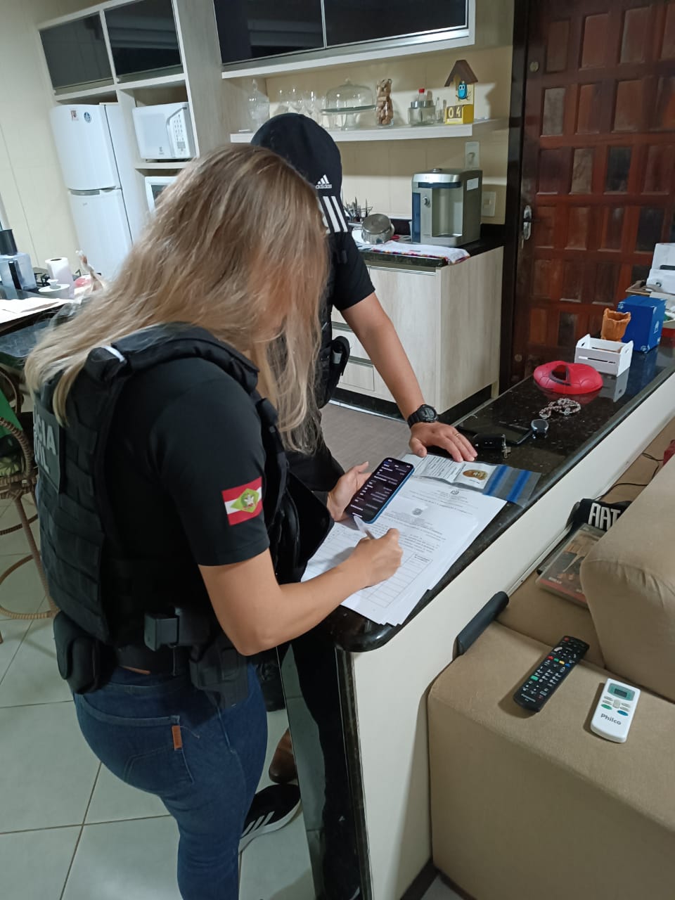 Nova fase da investigação prendeu três pessoas e cumpriu 11 mandados de busca e apreensão em Joinville e São Francisco do Sul  - PCSC/Divulgação/ND