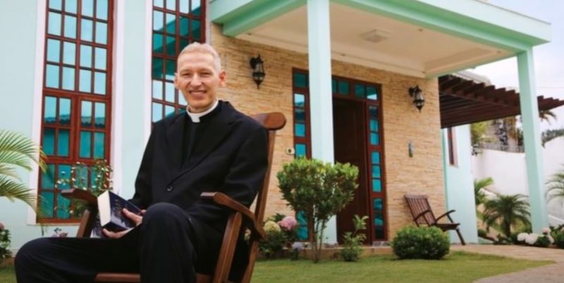 Padre Marcelo Rossi nasceu em uma fam&iacute;lia cat&oacute;lica de classe m&eacute;dia e foi criado no bairro de Santana, em S&atilde;o Paulo – Foto: Reprodu&ccedil;&atilde;o/YouTube/ND