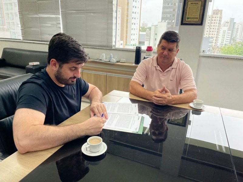 Prefeitura assina termo de conv&ecirc;nio que destina R$ 900 mil para o Est&aacute;dio Augusto Bauer – Foto: Wilson Schmidt Junior/SECOM Brusque/ND