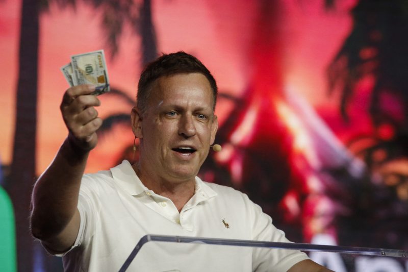 Co-fundador do PayPal, bilionário Peter Thiel dá palestra na Conferência Bitcoin 2022 em Miami, Flórida 