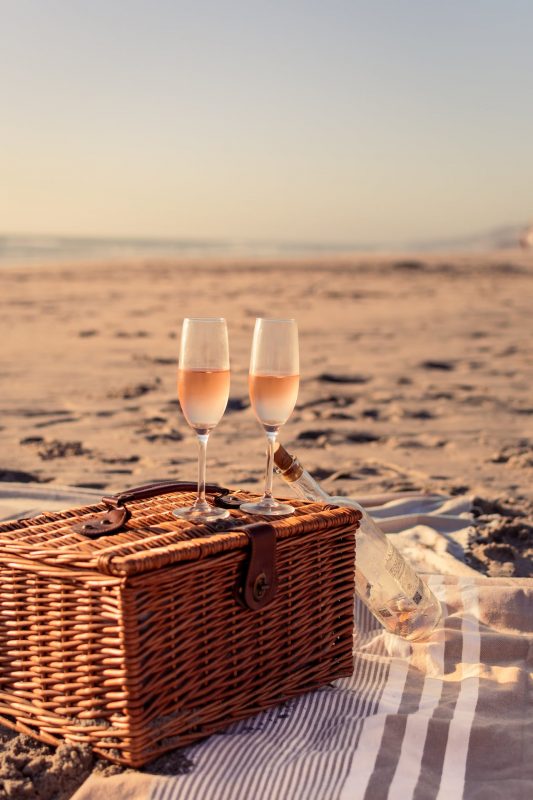 Que tam um vinho em um programa de casal no ver&atilde;o? – Foto: pexels/julio maciel