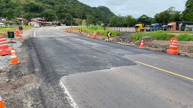 O desnível foi registrado na altura do km 90 da rodovia, na manhã de quarta-feira (14)