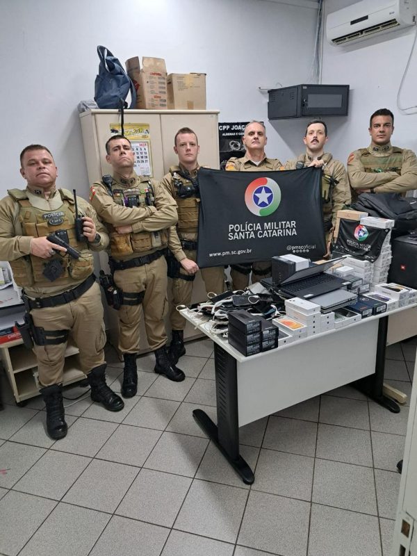 Dupla foi presa ao tentar furtar a loja – Foto: Pol&iacute;cia Militar/Divulga&ccedil;&atilde;o/ND