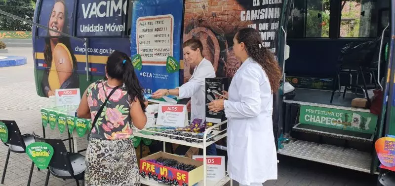 Durante a sexta-feira (09) mais de 60 pessoas foram atendidas no Vacimóvel