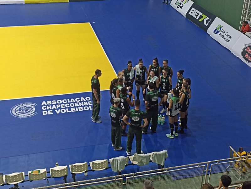 Equipe de Voleibol Feminino de Chapecó venceu por 3 sets a 1 e avançou para o sexto lugar da Superliga B
