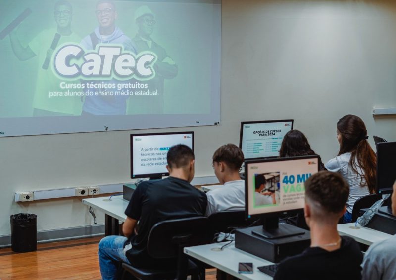 Estudantes de ensino médio da rede estadual podem se matricular em cursos técnicos pelo CaTec