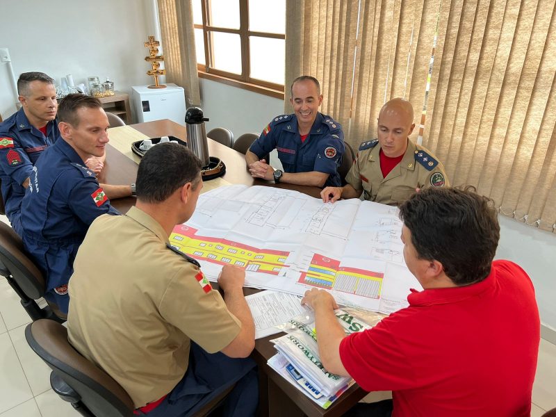 Prefeito de Praia Grande recebeu membros do 4° BBM