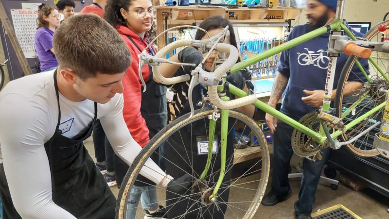 Ele tamb&eacute;m apresentou um trabalho de iniciativa social desenvolvido com colegas de Blumenau – Foto: Arquivo pessoal/Reprodu&ccedil;&atilde;o ND