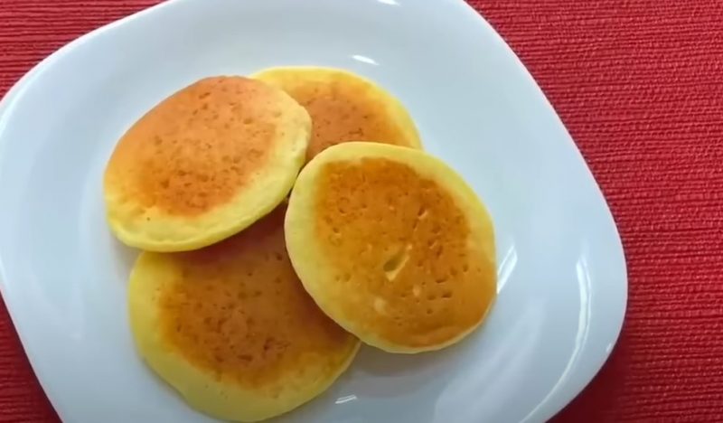 Com poucos ingredientes e fácil de fazer, a receita é ideal para quem quer substituir o pão nas refeições da manhã 