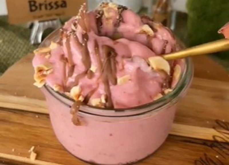 Receita de sorvete saudável de morango é ideal para diabéticos -