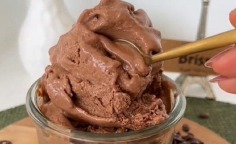 Sorvete saudável de chocolate sem lactose e vegano para se deliciar nesse verão