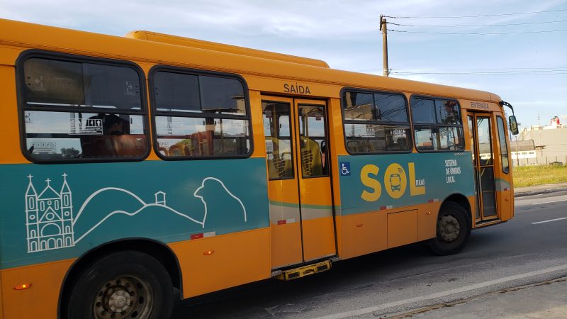 foto de um ônibus da Sol percorrendo a cidade