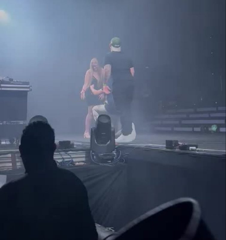 Pedido aconteceu no s&aacute;bado (3) no palco da Sommer Festival – Foto: Redes Sociais/Reprodu&ccedil;&atilde;o/ND