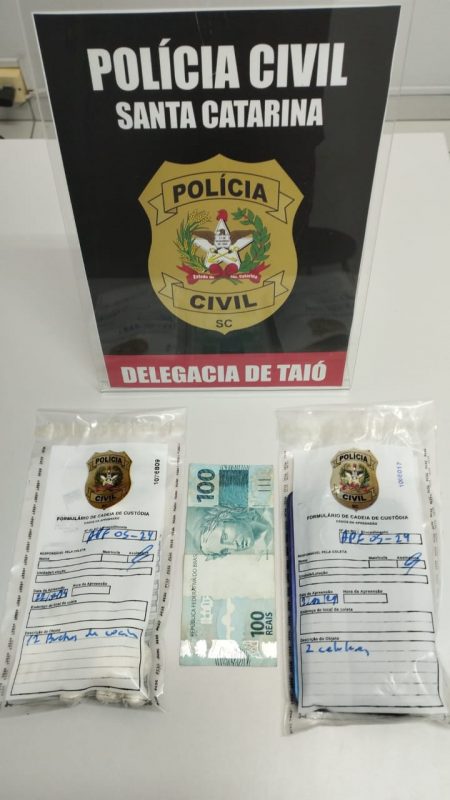 Os irmãos estavam a caminho para fazer a entrega das drogas quando foram abordados pela Polícia Civil 