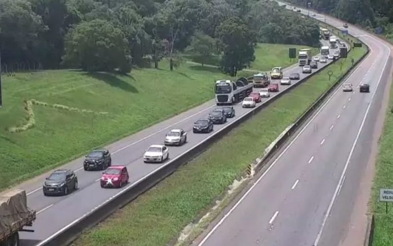 Trânsito em rodovia federal de Santa Catarina