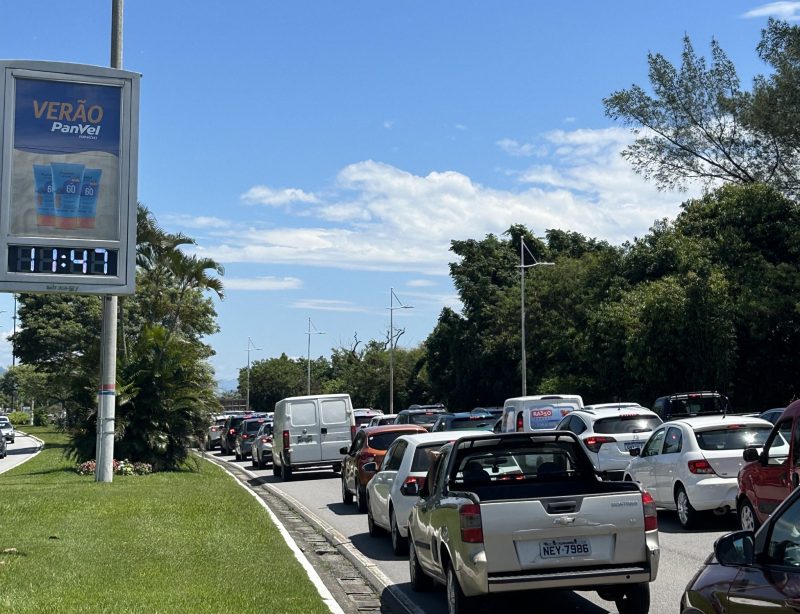 Trânsito lento em Florianópolis devido a duas ocorrências, acidente leva a morte de motociclista 