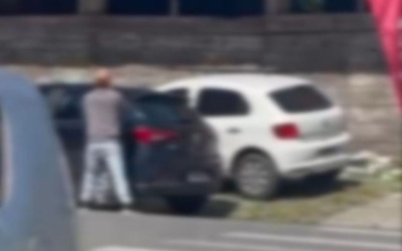 Frame de vídeo que flagra troca de tiros em Balneário Piçarras