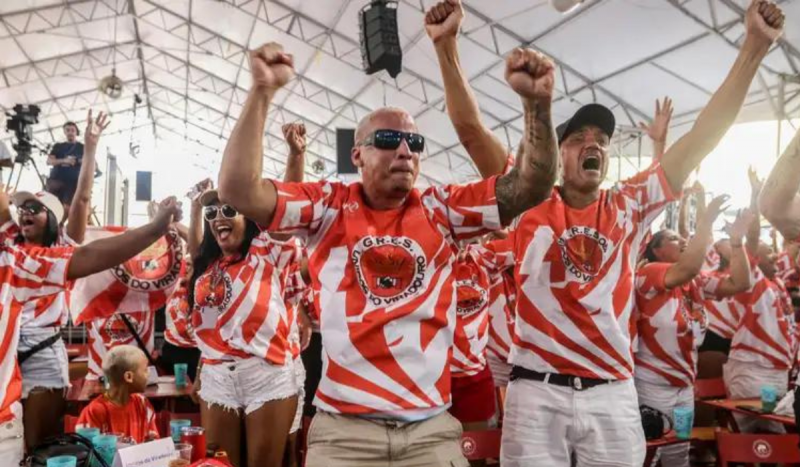 Comemoração de integrantes da escola de samba Viradouro