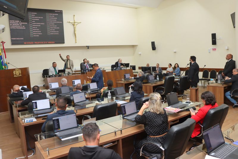 Com 17 votos favoráveis, Câmara de Florianópolis aprova parcialmente internação involuntária