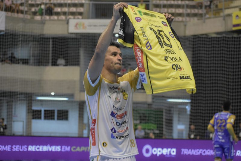 Jaraguá Futsal enfrenta o Praia na semifinal da Supercopa