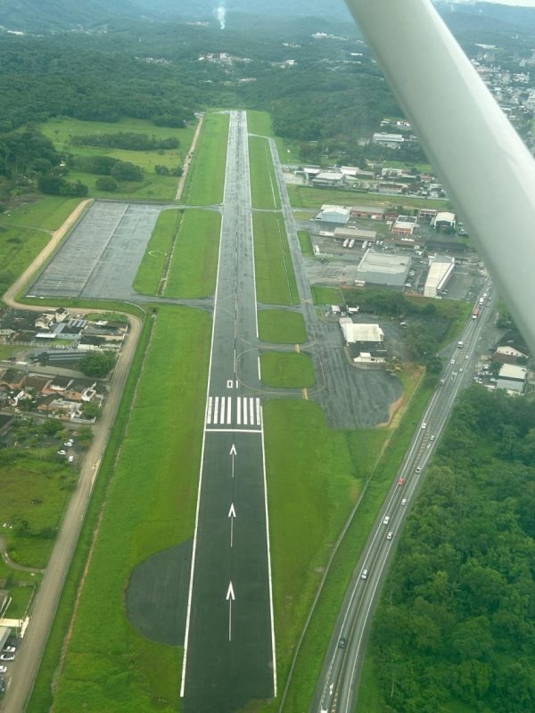 Com o caminhar da obra, a Prefeitura de Blumenau está finalizando o edital de licitação para a terceirização do Aeroporto Regional