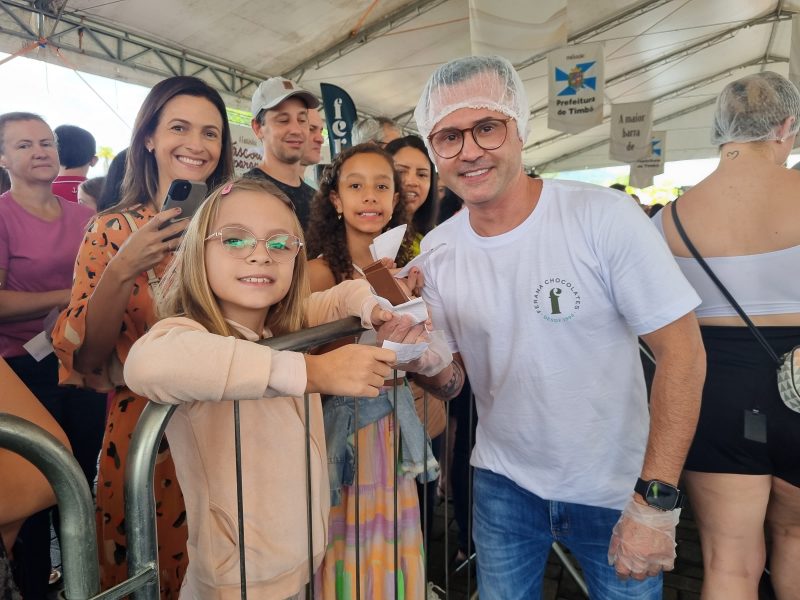 Maior barra de chocolate do Brasil virou atra&ccedil;&atilde;o in&eacute;dita na P&aacute;scoa de Timb&oacute; – Foto: Marco Aur&eacute;lio/NDTV