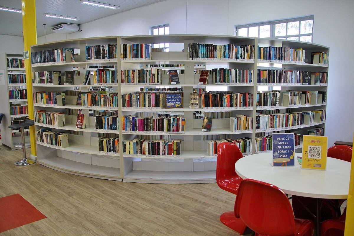 Dia da literatura brasileira: conheça cenário literário em itajaí