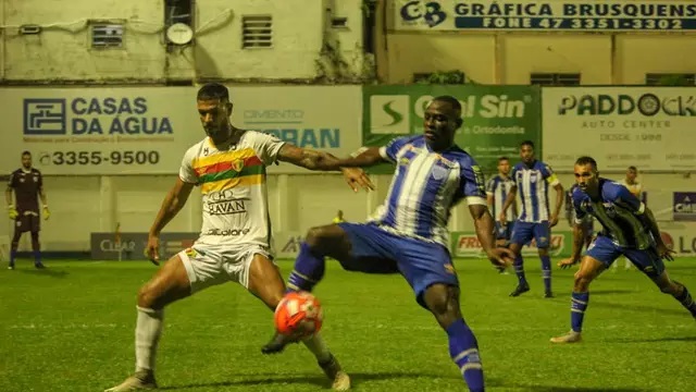 Lance do jogo entre Brusque e Avaí pelo Catarinense de 2019