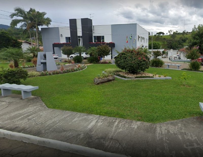 Com medo do ex-companheiro, mulher se escondeu em Câmara de Vereadores no Alto Vale