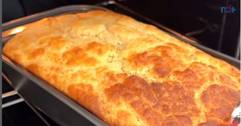 Imagem mostra pão fresquinho recém saindo do forno