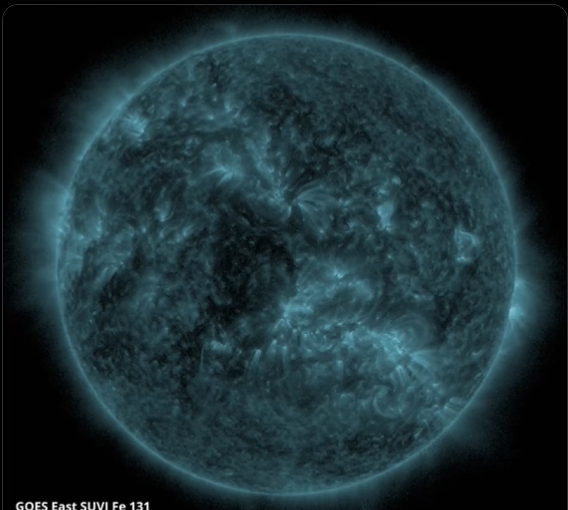 Explosão solar vista por satélite no último domingo (10) 
