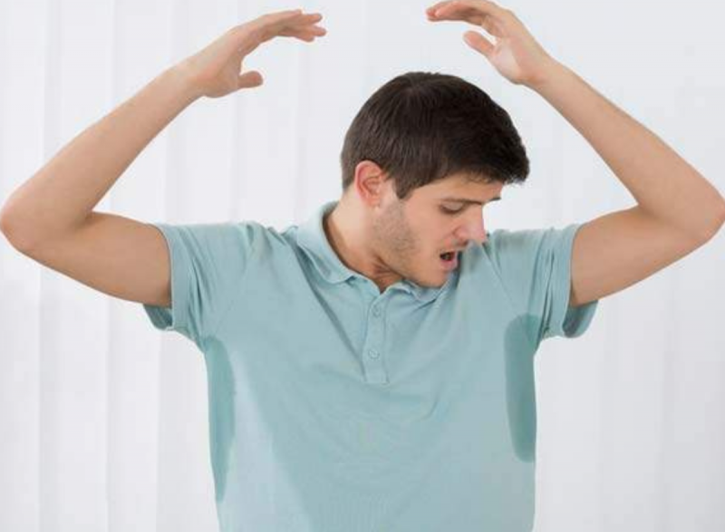 Tratamentos médicos, como cremes antibióticos e injeções de toxina botulínica, são opções para pacientes com cecê