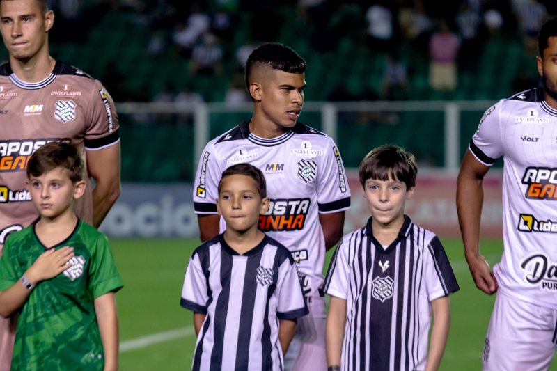 Meia Cesinha em partida com a camisa do Figueirense