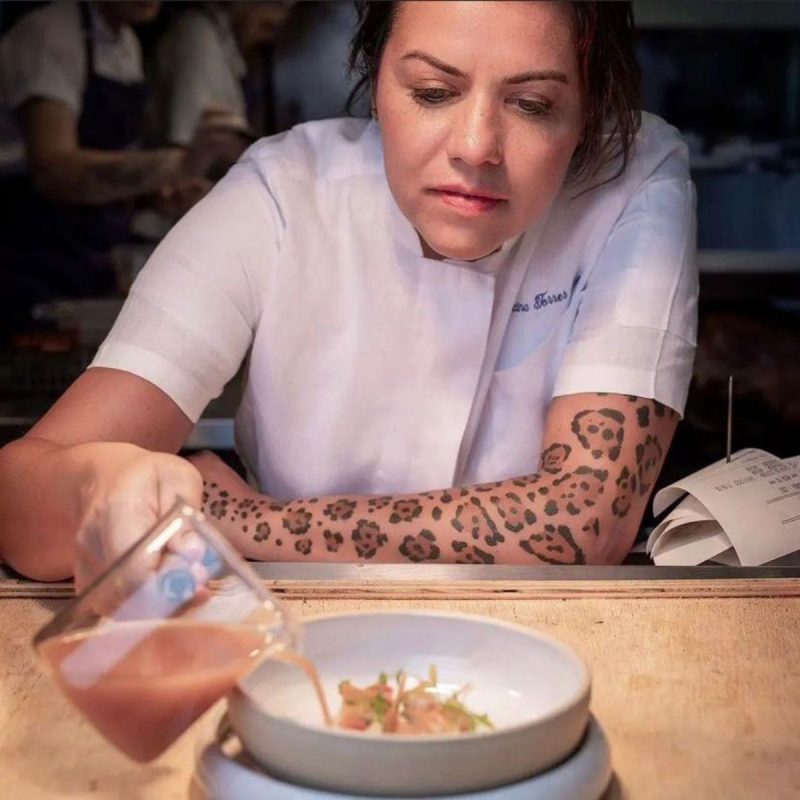 A chef Janaína Torres Rueda em um dos seus restaurantes em São Paulo