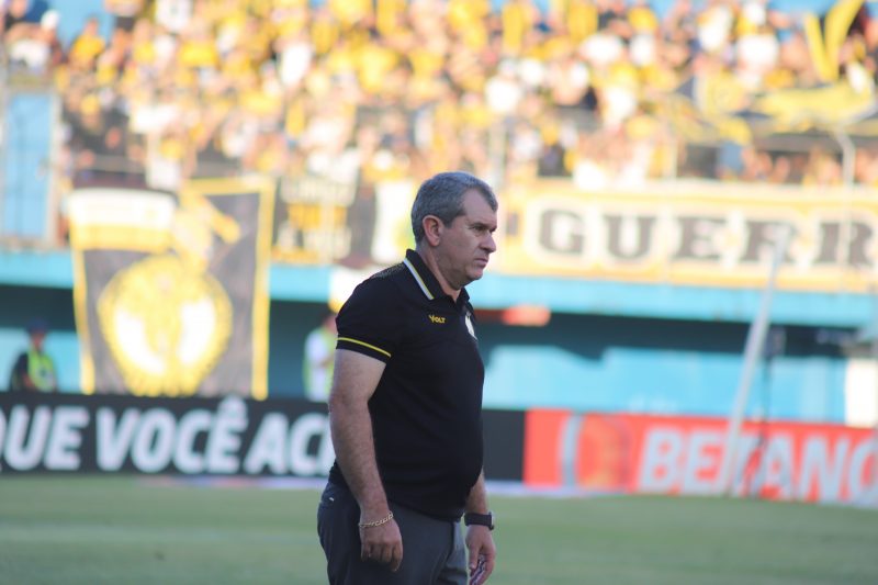 Cláudio Tencati, técnico do Criciúma, durante a final do Campeonato Catarinense
