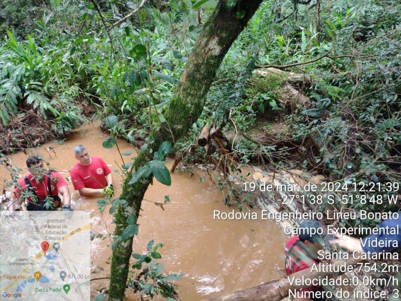O corpo do homem foi encontrado no c&oacute;rrego. – Foto: Corpo de Bombeiros/Divulga&ccedil;&atilde;o/ND