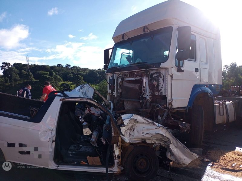 acidente entre caminhão e caminhonete